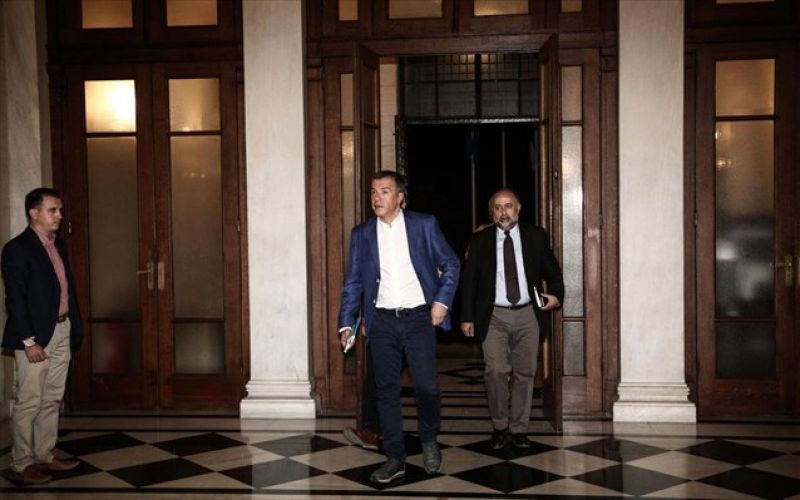 Θεοδωράκης: «Μη τους κάνουμε τη χάρη να βγούμε από την ΕΕ»