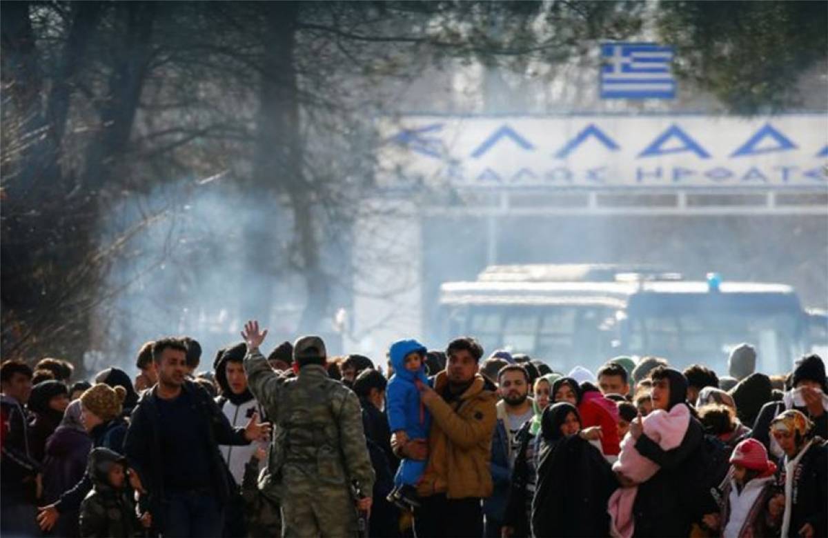 Δείτε βίντεο από τα ελληνοτουρκικά σύνορα, όπου βρίσκονται χιλιάδες πρόσφυγες