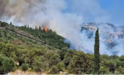 Ζάκυνθος: Φωτιά σε πευκοδάσος- Εκκενώνονται οικισμοί