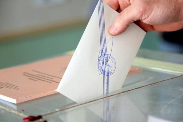 Νέα δημοσκόπηση: Ντέρμπι Ζωής-ΠΑΣΟΚ και ο Τσίπρας στον... πάγκο