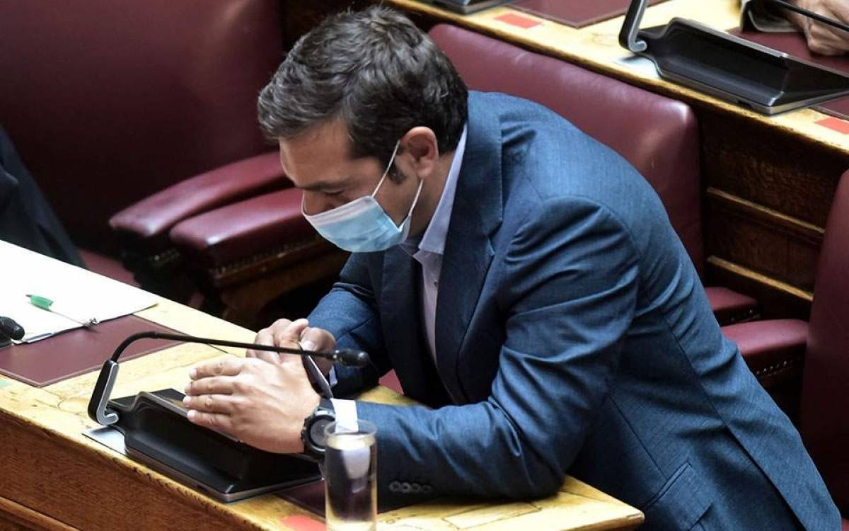 Τσίπρας: Εξαπέλυσε «βέλη» κατά της κυβέρνησης για την «τριπλή κρίση»