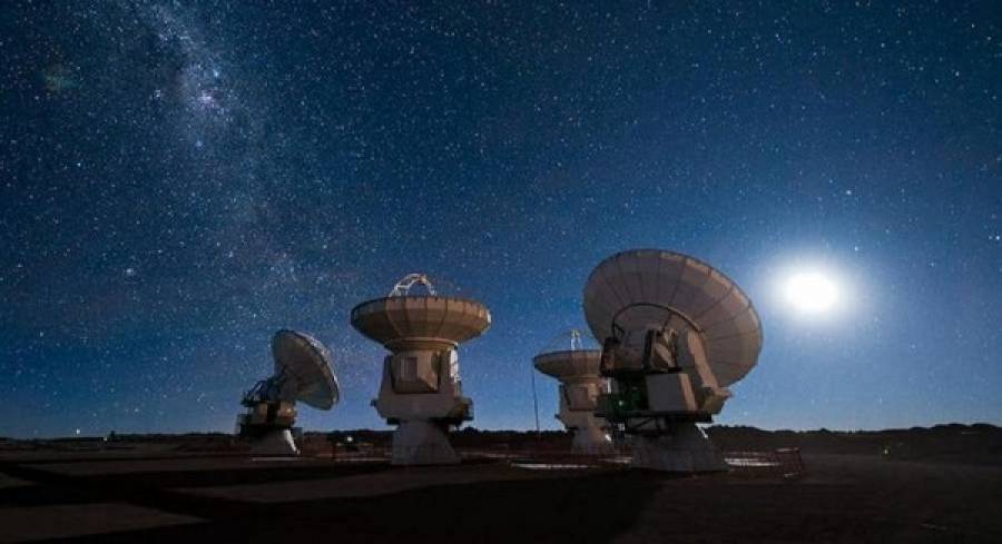 Απόδειξη εξωγήινης ζωής; Τηλεσκόπια έλαβαν δεκάδες σήματα από άλλους γαλαξίες!