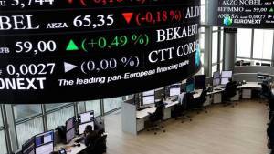 Προβλέψεις Κομισιόν και Fed ρίχνουν τις ευρωαγορές