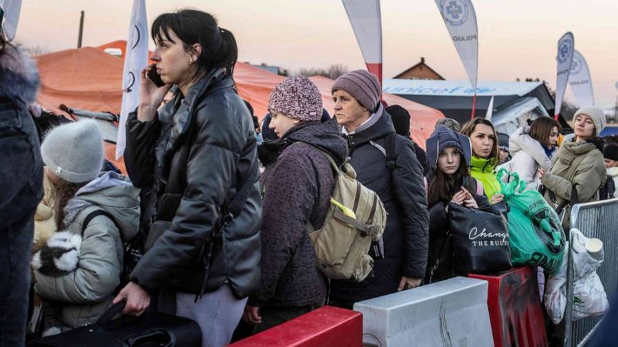 ΟΗΕ: Πάνω από 3,3 εκατ. πρόσφυγες έχουν διαφύγει απ'την Ουκρανία