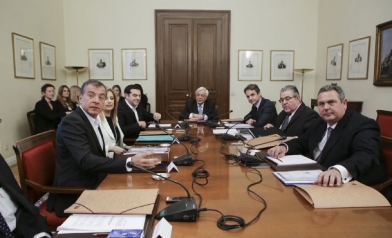 Σκοπιανό: Ενημέρωση Τσίπρα σε Παυλόπουλο και πολιτικούς αρχηγούς