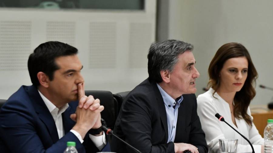 Τι προβλέπεται για 13η σύνταξη και επιδότηση εισφορών νέων εργαζομένων