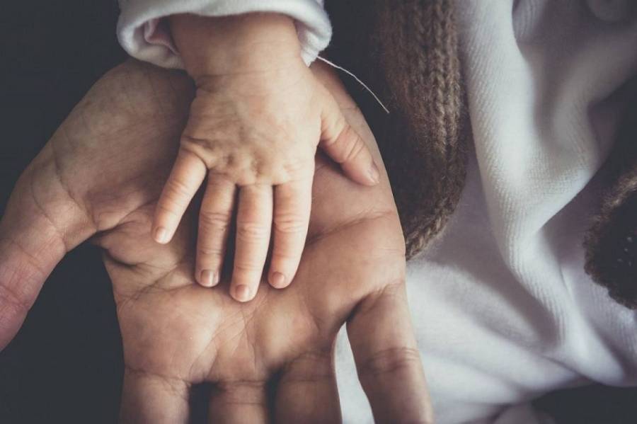 Επίδομα αναδοχής έως 1.200 ευρώ: Ξεκινούν οι αιτήσεις-Οι δικαιούχοι