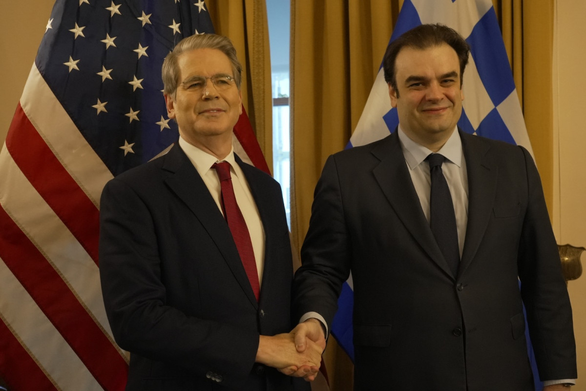 Συνάντηση Πιερρακάκη – Μπέσεντ (ΥΠΟΙΚ Τραμπ): Στο επίκεντρο επενδύσεις και ενέργεια
