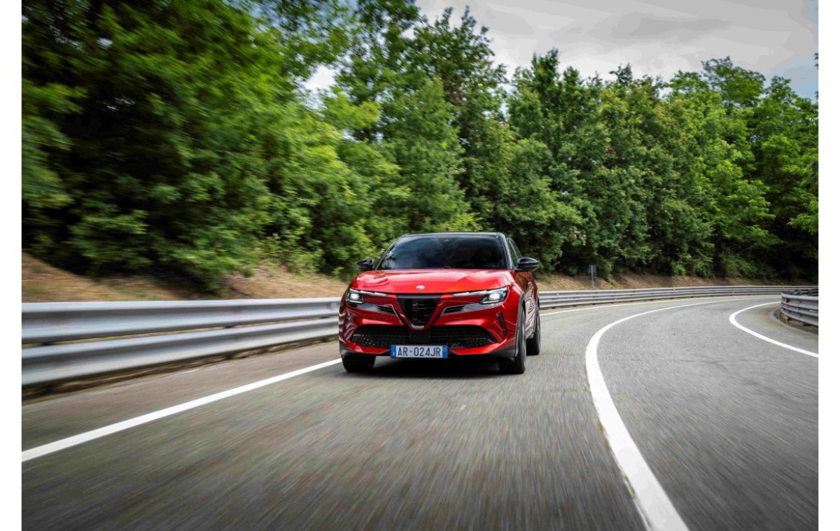 Νέες προωθητικές ενέργειες για την Alfa Romeo Junior Elettrica