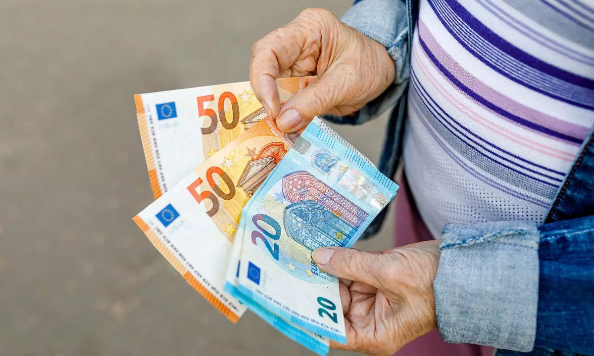 Νωρίτερα οι συντάξεις Απριλίου: Οι πιθανές ημερομηνίες καταβολής