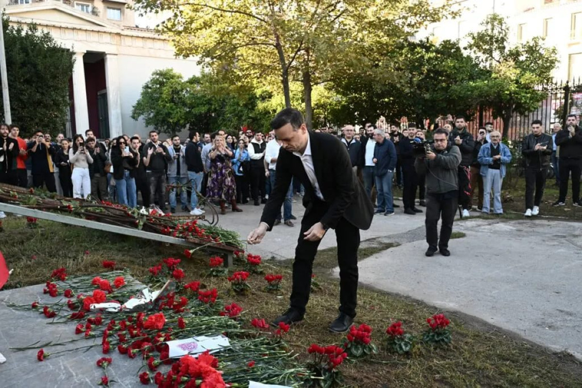 Δούκας για Πολυτεχνείο: Όταν η μνήμη είναι ζωντανή,ένα λουλούδι αρκεί