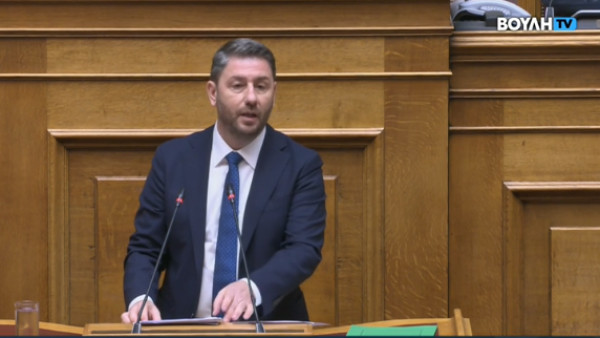 Ο Ανδρουλάκης έβαλε το ΠΑΣΟΚ σε... ράγες αξιωματικής αντιπολίτευσης