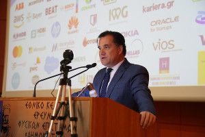 Γεωργιάδης: Η κυβέρνηση δεν μπορεί να παρέμβει νομοθετικά στα επιτόκια