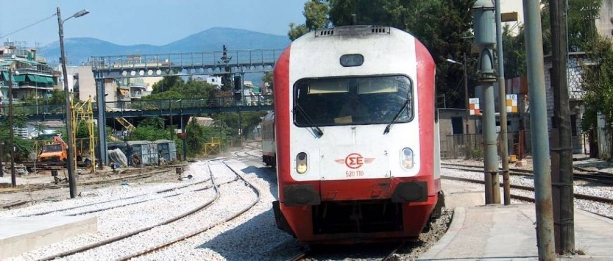 ΤΡΑΙΝΟΣΕ: Σύγκρουση αμαξοστοιχίας με ΙΧ που παραβίασε αυτόματη διάβαση