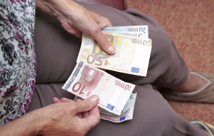 Τέσσερα μέτρα «στήριξης» για τους συνταξιούχους το επόμενο δίμηνο: €1,3 δισ. για 2,6 εκατ. δικαιούχους