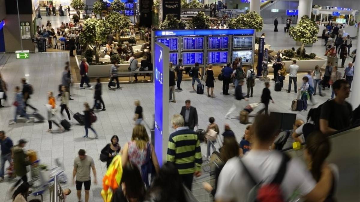 Πώς μία οικογένεια Γάλλων αναστάτωσε το αεροδρόμιο της Φρανκφούρτης