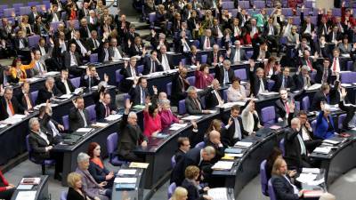 Πόσα χρήματα παίρνουν οι βουλευτές στη Γερμανία