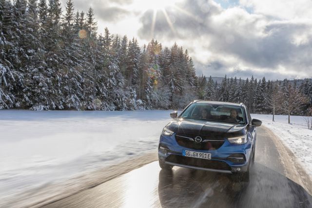Opel: Ηλεκτρικά και τετρακίνηση πανε μάζι στα χιόνια!