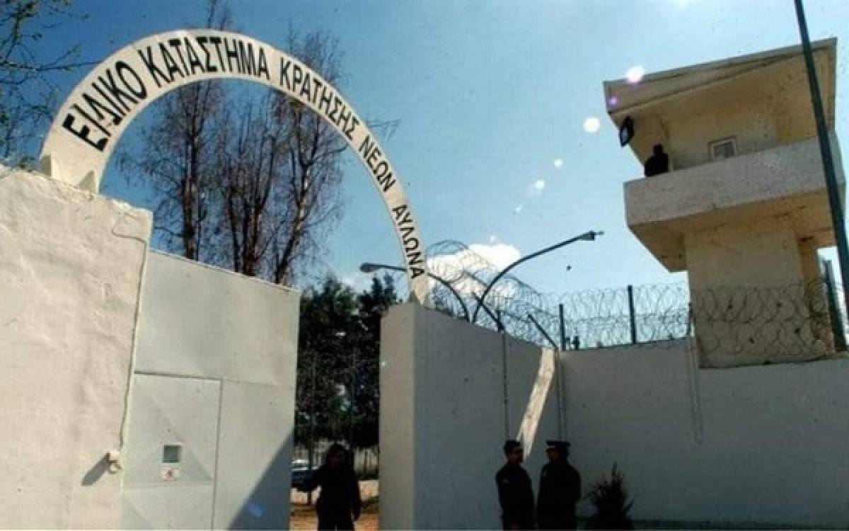 Φυλακές Αυλώνα: Συνελήφθη σωφρονιστικός υπάλληλος με ναρκωτικά και κινητά τηλέφωνα