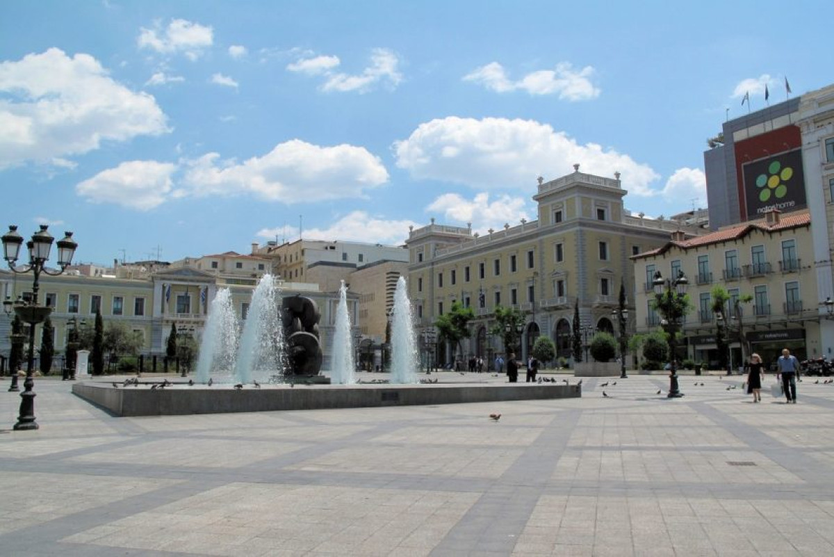 Ένταση στο δημοτικό συμβούλιο για το πάρκινγκ της πλατείας Κοτζιά – Αλληλοκατηγορίες μεταξύ Δούκα και Μπακογιάννη