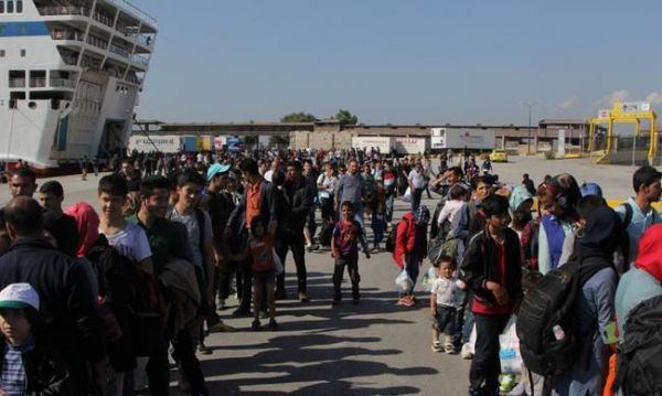 Χιλιάδες πρόσφυγες στον Πειραιά