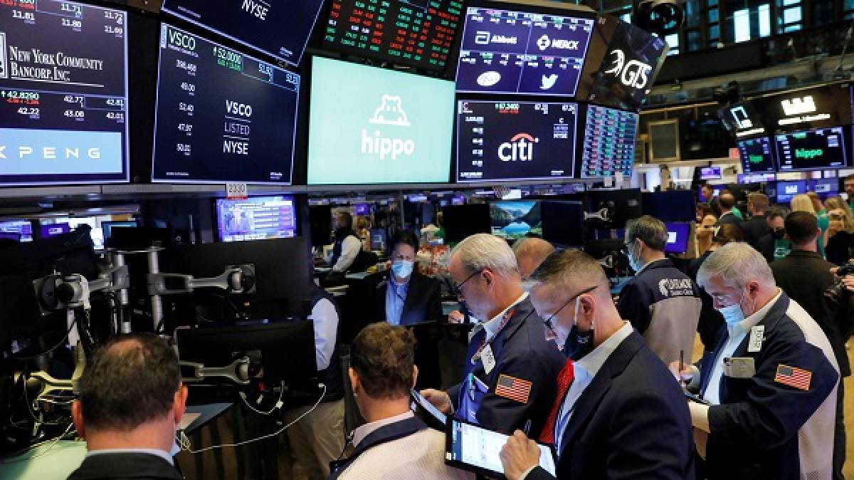 Στο «κόκκινο» η Wall Street - «Αγκάθι» η απασχόληση