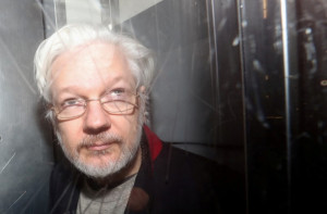 Ασάνζ: Κορυφαία ΜΜΕ καλούν τις ΗΠΑ να αποσύρουν τις κατηγορίες