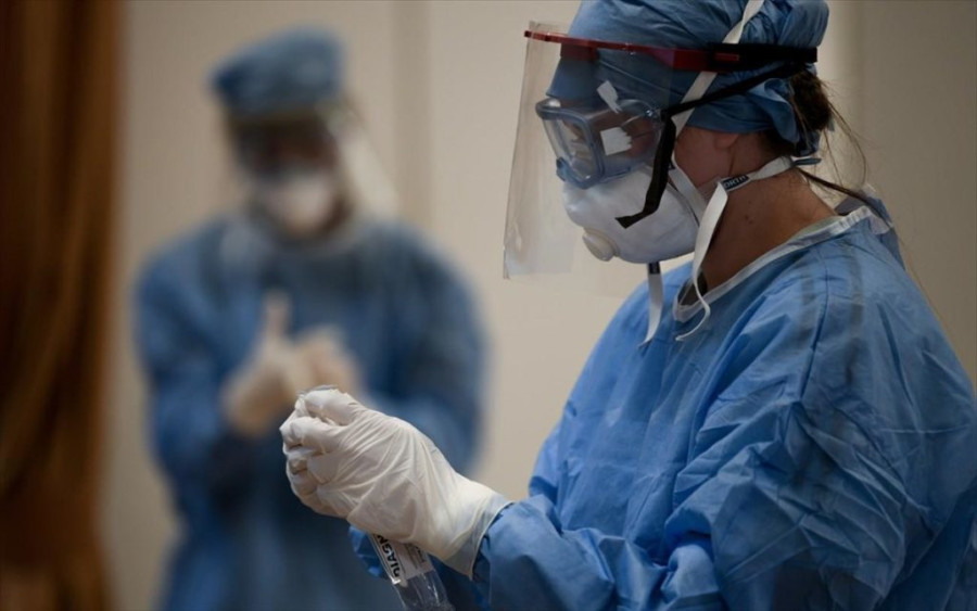 «Πρωτοχρονιάτικη» έξαρση των κρουσμάτων κορονοϊού–229 νέες εισαγωγές στα νοσοκομεία