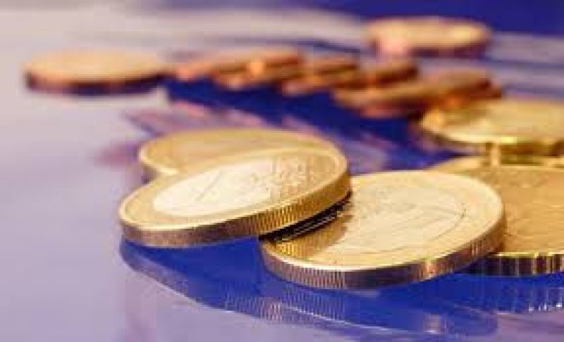 Το ευρώ "πέφτει" κάτω από τα 1.20 δολάρια