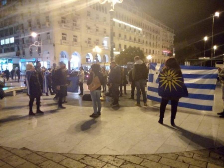 Πολίτες αποδοκίμασαν τον Ευκλείδη Τσακαλώτο στη Θεσσαλονίκη