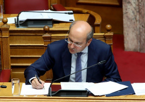 Χατζηδάκης: «Κλείδωσε» ο κατώτατος μισθός- Σημαντική η αύξηση