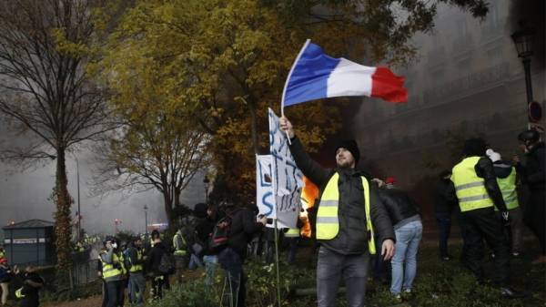 Γαλλία: Εκτεταμένα επεισόδια σε διαδήλωση των «Κίτρινων Γιλέκων»