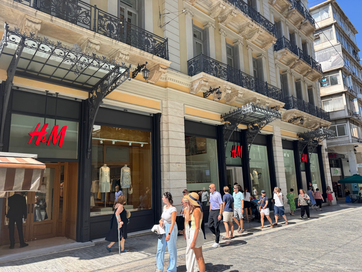 H&amp;M: Πώς ο σουηδικός γίγαντας του fast fashion παίρνει μεσογειακή ώθηση - Ο ρόλος της Ελλάδας