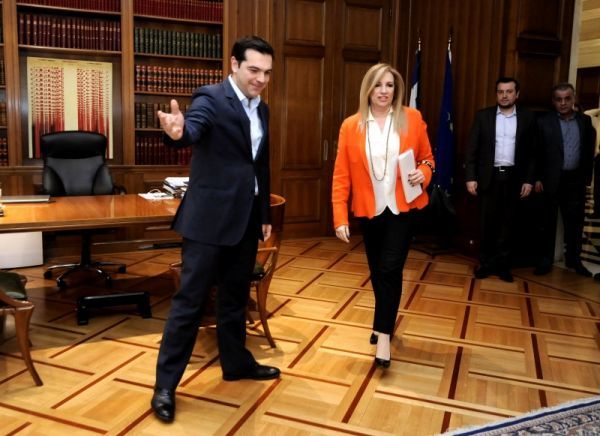 Μετά την γκάφα(;) για το Σύνταγμα, η Φώφη επιτίθεται στην κυβέρνηση για το Σκοπιανό