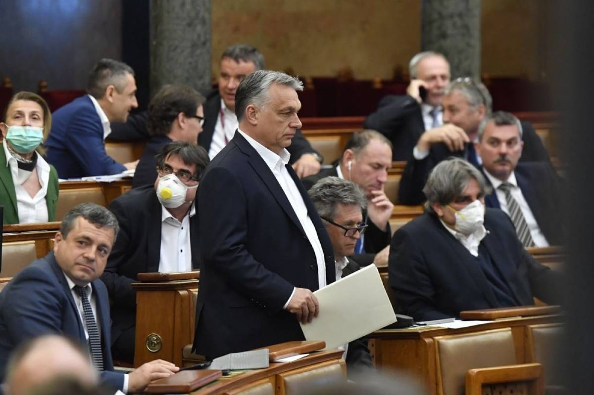 Ο Όρμπαν εκμεταλλεύεται τον κορονοϊό και συγκεντρώνει υπερεξουσίες