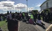 Αυτοκίνητο έπεσε σε πλήθος έξω από τζαμί στο Νιούκαστλ
