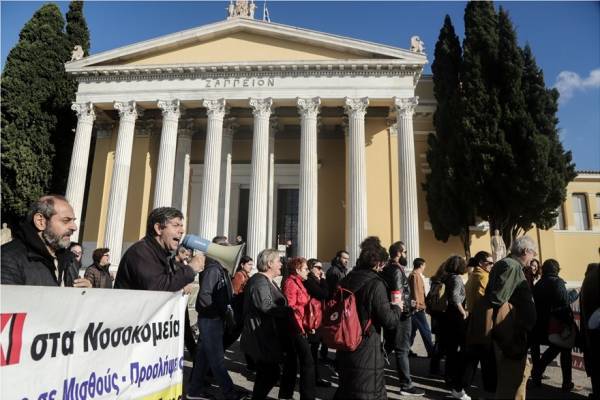 Ένταση και χημικά σε ημερίδα του Πανελλήνιου Ιατρικού Συλλόγου