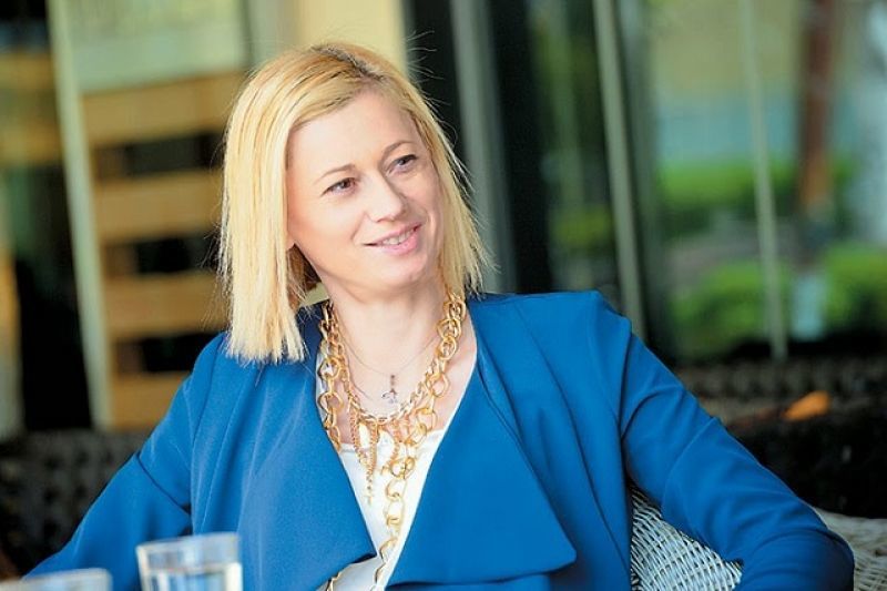 Μακρή: Πιο αξιοπρεπείς οι πόρνες από αυτό το Κοινοβούλιο