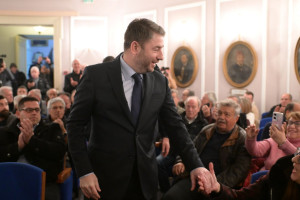 Ανδρουλάκης: Όποτε απειλείται ο Μητσοτάκης έρχεται η καραμέλα της αποσταθεροποίησης