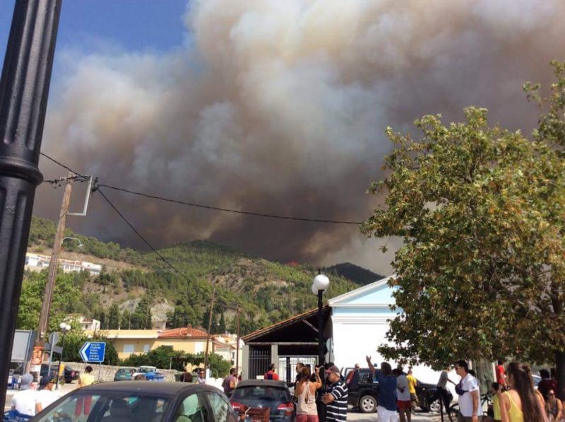 Συνεχίζεται το πύρινο μέτωπο στην Εύβοια-Σενάριο εκκένωσης της Λίμνης