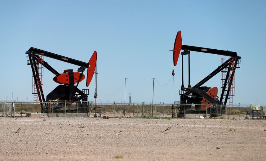 «Εκτοξεύεται» άνω του 3% το πετρέλαιο-«Βουτιά» για το φυσικό αέριο