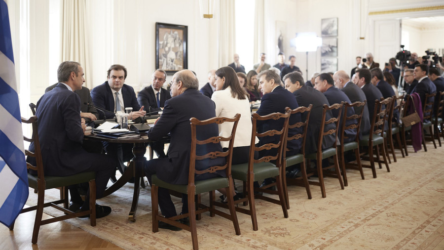 Η κυβέρνηση προσπαθεί να δείξει ότι υπάρχει