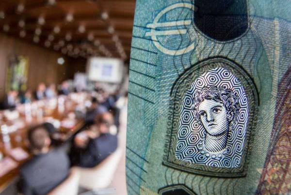 Handelsblatt: Φόβοι για νέα τραπεζική κρίση σε Ελλάδα - Ιταλία