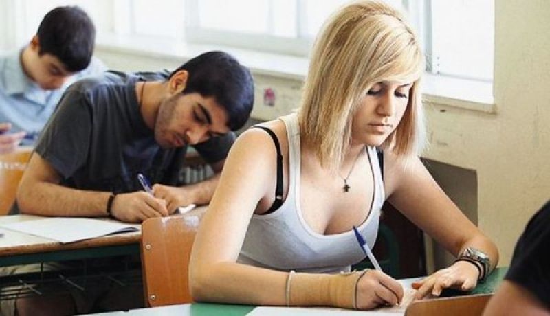 Πανελλαδικές 2015: "Πρεμιέρα" με Νεοελληνική Γλώσσα για 105.000 υποψηφίους