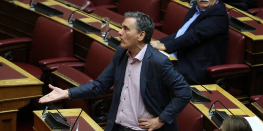 Ρεσιτάλ Τσακαλώτου: Ο Στουρνάρας… Ιζνογκούντ και το εγώμιο στον Σταϊκούρα