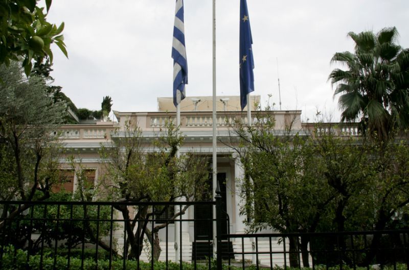 Πυρετός συσκέψεων και "καραμπόλες" για να βγει η νέα κυβέρνηση