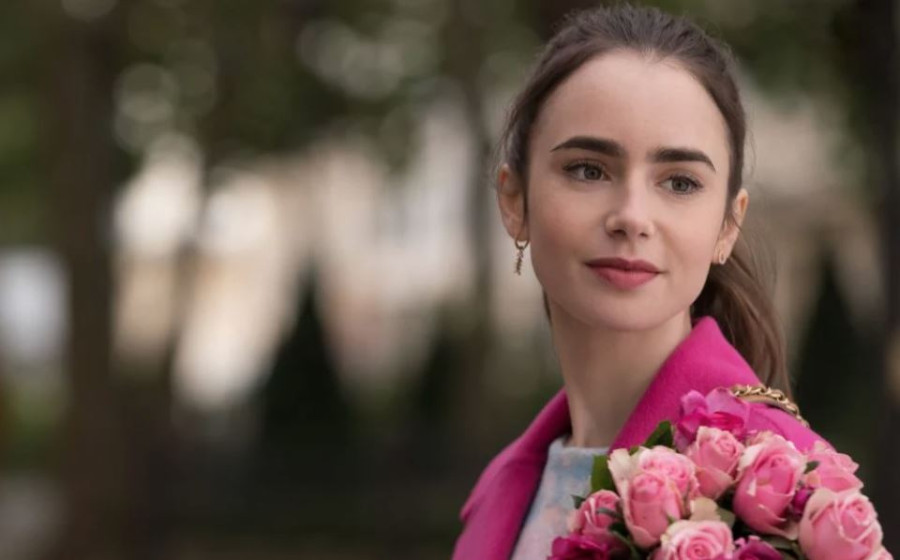 Emily in Paris: Θα επηρεάσει η απεργία των σεναριογράφων του Χόλυγουντ την 4η σεζόν;