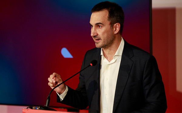 Χαρίτσης: Τα πολύχρωμα τιμολόγια δεν μπορούν να αποκρύψουν την ουσία