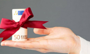 «Κλειδώνει» το πασχαλινό επίδομα σε 2.300.000 δικαιούχους- Κριτήρια και κατηγορίες