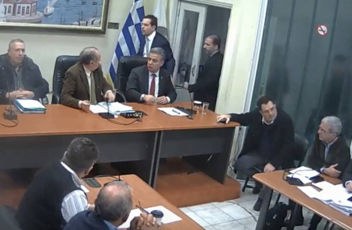 Κάτοικοι της Χίου προπηλάκισαν τον Ν. Μηταράκη
